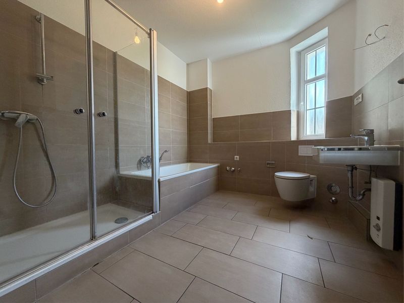 *** Großzügige 2-Zi-Wohnung sucht neue Bewohner ***